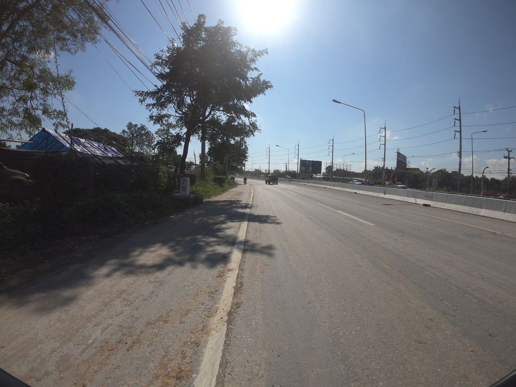 ภาพถนนตรงที่ On & On ตั้งอยู่ ถ่ายโดย chanuwath_grab พ.ศ. 2562 (2019) · A street-level view of where On & On stands, by chanuwath_grab in 2562 (2019)