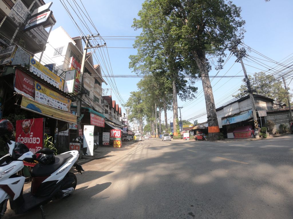 ภาพถนนตรงที่ บุญชัย อะไหล่ยนต์ ตั้งอยู่ ถ่ายโดย chanuwath_grab พ.ศ. 2562 (2019) · A street-level view of where บุญชัย อะไหล่ยนต์ · Bunchai Alaina stands, by chanuwath_grab in 2562 (2019)