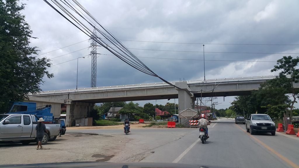 ภาพถนนตรงที่ ร้านคอฟฟี่เบิร์ดชานมไข่มุก ตั้งอยู่ ถ่ายโดย jrcarlsen พ.ศ. 2559 (2016) · A street-level view of where ร้านคอฟฟี่เบิร์ดชานมไข่มุก · Ran Coffee Bird Chanmakhaimuk stands, by jrcarlsen in 2559 (2016)
