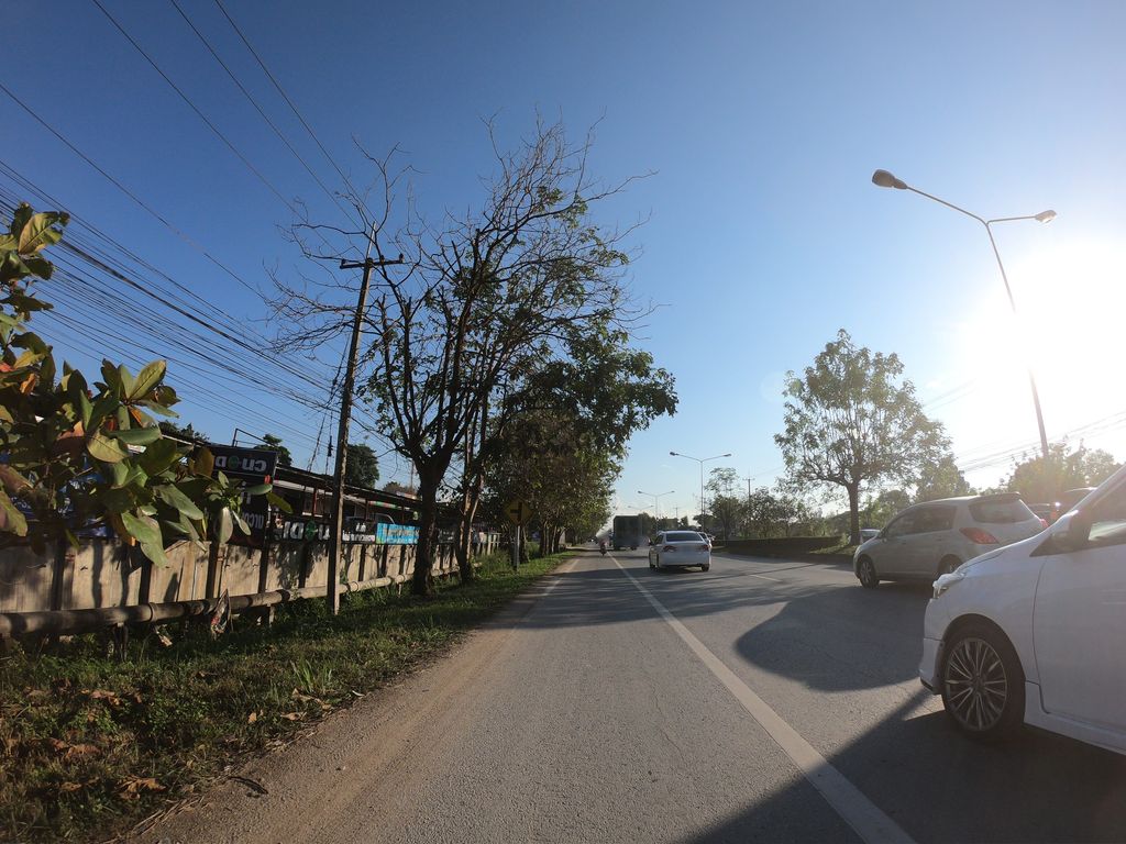 ภาพถนนตรงที่ ไปรษณีย์ไทย ลิขิตชีวัน ตั้งอยู่ ถ่ายโดย chanuwath_grab พ.ศ. 2562 (2019) · A street-level view of where ไปรษณีย์ไทย ลิขิตชีวัน · Thai Likhitchiwan Post office stands, by chanuwath_grab in 2562 (2019)