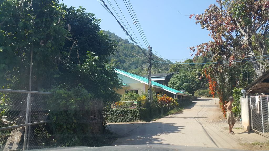 ภาพถนนตรงที่ TAM Garage ตั้งอยู่ ถ่ายโดย jrcarlsen พ.ศ. 2562 (2019) · A street-level view of where TAM Garage stands, by jrcarlsen in 2562 (2019)