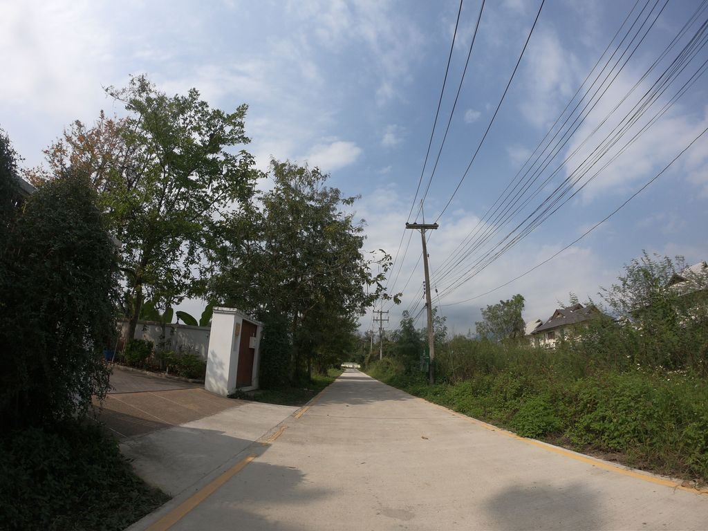 ภาพถนนตรงที่ Kaewnamah ตั้งอยู่ ถ่ายโดย chanuwath_grab พ.ศ. 2562 (2019) · A street-level view of where Kaewnamah stands, by chanuwath_grab in 2562 (2019)