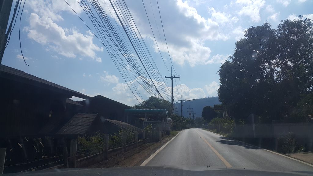 ภาพถนนตรงที่ At Samoeng Organic Farm -แอดสะเมิงออร์แกนิคฟาร์ม ตั้งอยู่ ถ่ายโดย jrcarlsen พ.ศ. 2562 (2019) · A street-level view of where At Samoeng Organic Farm -แอดสะเมิงออร์แกนิคฟาร์ม stands, by jrcarlsen in 2562 (2019)