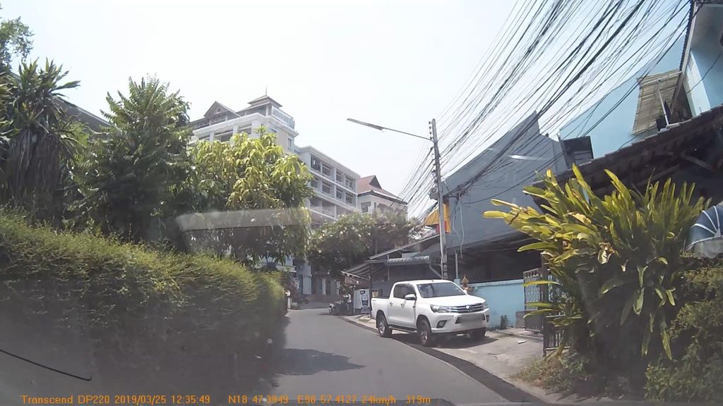 ภาพถนนตรงที่ 2B Beauty Salon ตั้งอยู่ ถ่ายโดย mapcreator พ.ศ. 2562 (2019) · A street-level view of where 2B Beauty Salon stands, by mapcreator in 2562 (2019)