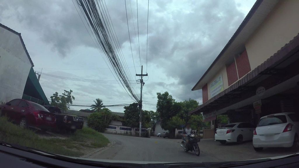 ภาพถนนตรงที่ Nika Salon ตั้งอยู่ ถ่ายโดย kaart_3 พ.ศ. 2562 (2019) · A street-level view of where Nika Salon stands, by kaart_3 in 2562 (2019)