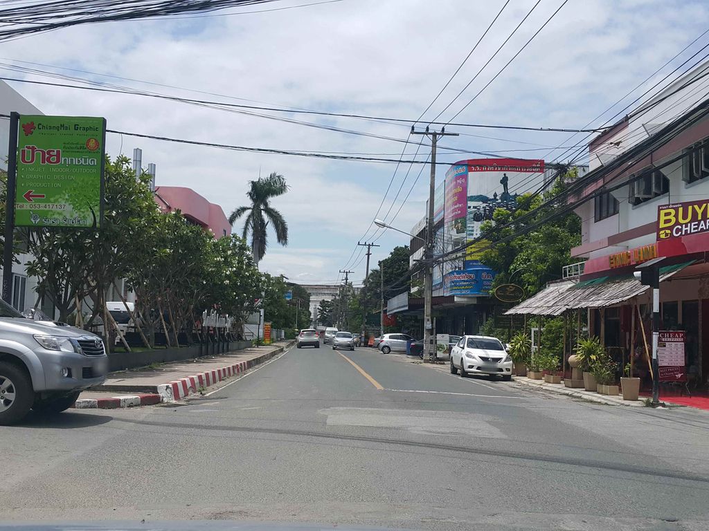ภาพถนนตรงที่ Queen Nail Salon - Waxing & Eyelash Nail spa Wax ตั้งอยู่ ถ่ายโดย jrcarlsen พ.ศ. 2558 (2015) · A street-level view of where Queen Nail Salon - Waxing & Eyelash Nail spa Wax stands, by jrcarlsen in 2558 (2015)