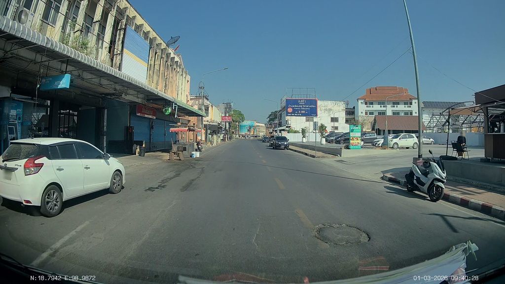 ภาพถนนตรงที่ กุลศรีสุวรรณ โกลด์&จิวเวลรี่ ประตูช้างเผือก ด้านในคูเมือง ตั้งอยู่ ถ่ายโดย ThailandCambodia พ.ศ. 2569 (2026) · A street-level view of where กุลศรีสุวรรณ โกลด์&จิวเวลรี่ ประตูช้างเผือก ด้านในคูเมือง · Kunsisuoraron Gold&chiowenri Pratu Chang Phueak Dannai Khumueang stands, by ThailandCambodia in 2569 (2026)