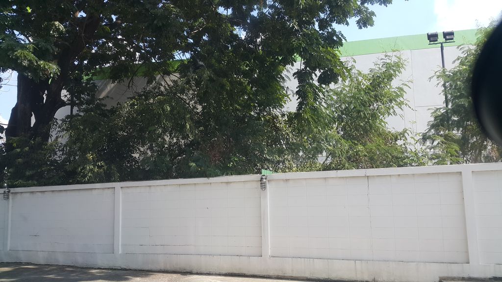 ภาพถนนตรงที่ เมืองไทยประกันภัย ตั้งอยู่ ถ่ายโดย jrcarlsen พ.ศ. 2561 (2018) · A street-level view of where เมืองไทยประกันภัย · Mueang Thaiprakanphai stands, by jrcarlsen in 2561 (2018)