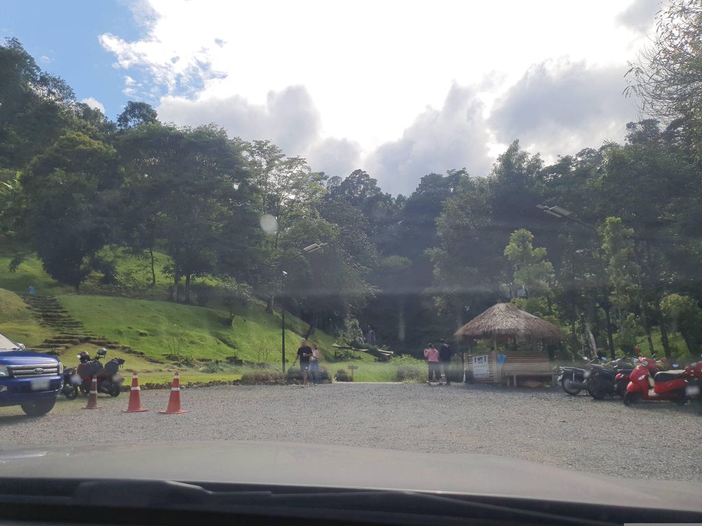 ภาพถนนตรงที่ WTF Coffee Camp ตั้งอยู่ ถ่ายโดย jrcarlsen พ.ศ. 2566 (2023) · A street-level view of where WTF Coffee Camp stands, by jrcarlsen in 2566 (2023)