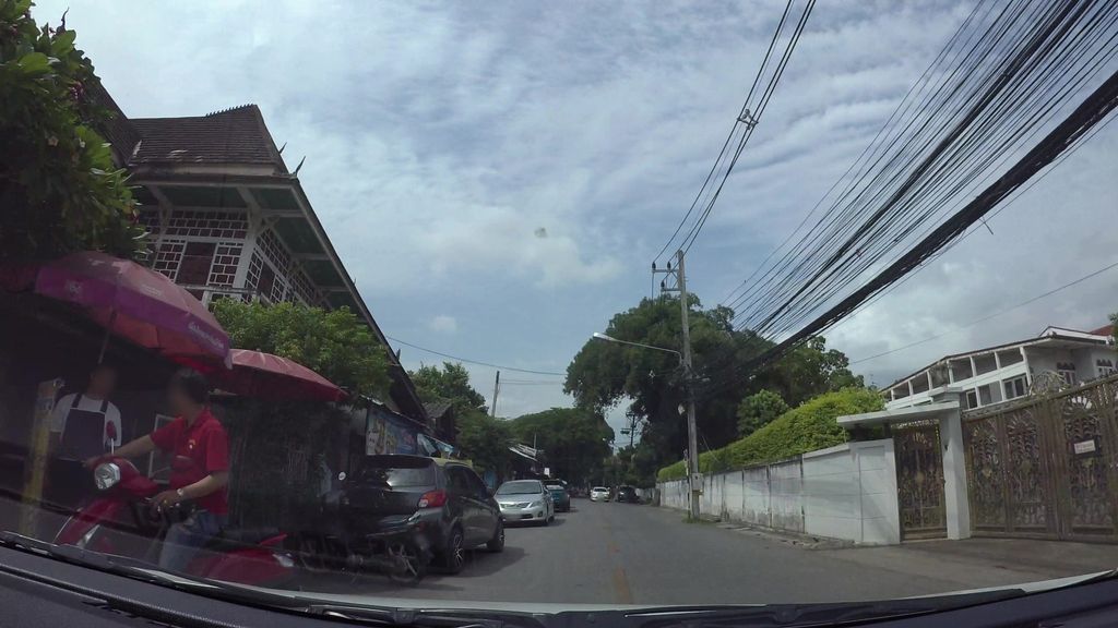 ภาพถนนตรงที่ Pao's HairCut & BarBer at chiangmai walking streed" ตั้งอยู่ ถ่ายโดย kaart_3 พ.ศ. 2562 (2019) · A street-level view of where Pao's HairCut & BarBer at chiangmai walking streed" stands, by kaart_3 in 2562 (2019)
