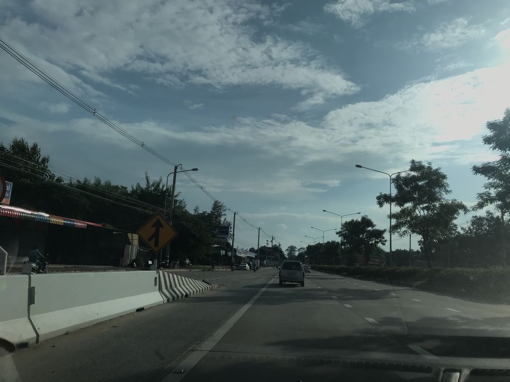 ภาพถนนตรงที่ บริษัทเอ็มบาสซีเฟรท(เชียงใหม่) จำกัด ตั้งอยู่ ถ่ายโดย prasert พ.ศ. 2561 (2018) · A street-level view of where บริษัทเอ็มบาสซีเฟรท(เชียงใหม่) จำกัด · Em Batsifret(Chiang Mai) Chamkat Company stands, by prasert in 2561 (2018)