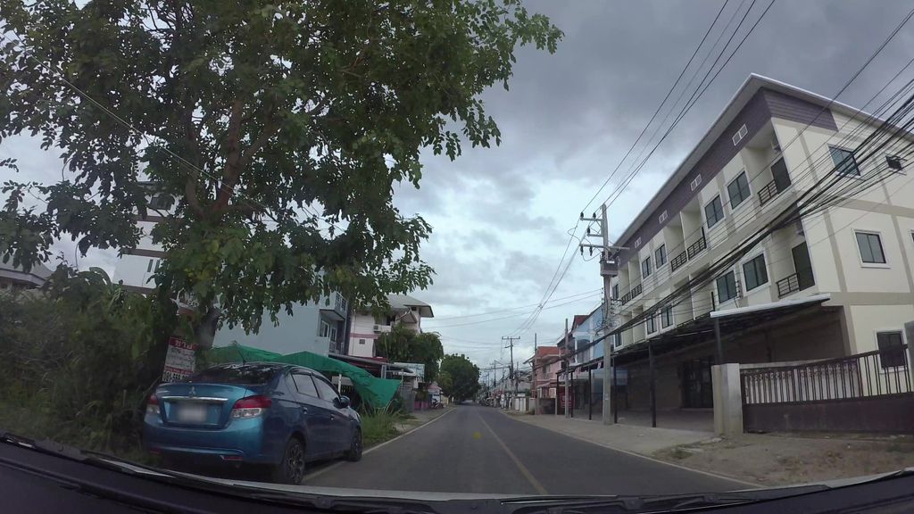 ภาพถนนตรงที่ ขนมจีนเมตตา ตั้งอยู่ ถ่ายโดย kaart_3 พ.ศ. 2562 (2019) · A street-level view of where ขนมจีนเมตตา · Khanomchinmetta stands, by kaart_3 in 2562 (2019)