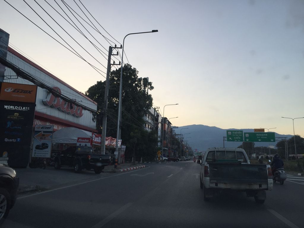 ภาพถนนตรงที่ ร้านบาจากาดคำเทียง ตั้งอยู่ ถ่ายโดย kyoko พ.ศ. 2561 (2018) · A street-level view of where ร้านบาจากาดคำเทียง · Ran Bacha Kat Khamthiang stands, by kyoko in 2561 (2018)