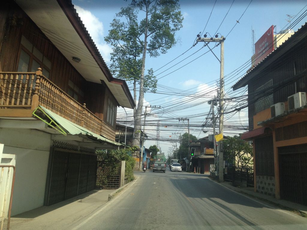ภาพถนนตรงที่ Good Morning Accessories ตั้งอยู่ ถ่ายโดย jimwatana พ.ศ. 2558 (2015) · A street-level view of where Good Morning Accessories stands, by jimwatana in 2558 (2015)
