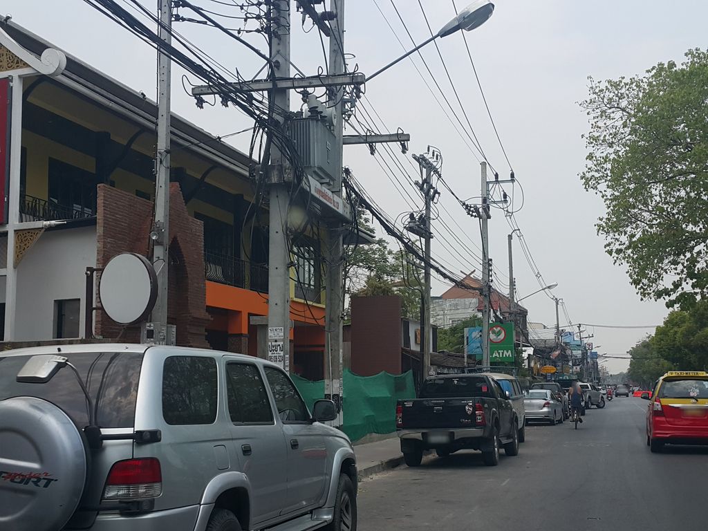 ภาพถนนตรงที่ Nina Beauty and Barber ตั้งอยู่ ถ่ายโดย jrcarlsen พ.ศ. 2559 (2016) · A street-level view of where Nina Beauty and Barber stands, by jrcarlsen in 2559 (2016)