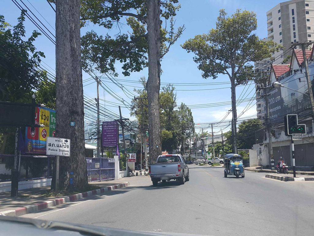 ภาพถนนตรงที่ สำนักงานองค์การสงเคราะห์ทหารผ่านศึกเขตเชียงใหม่ ตั้งอยู่ ถ่ายโดย jrcarlsen พ.ศ. 2558 (2015) · A street-level view of where สำนักงานองค์การสงเคราะห์ทหารผ่านศึกเขตเชียงใหม่ · Samnakngan Ong Kansongkhro Thahanphansuek Khet Chiang Mai stands, by jrcarlsen in 2558 (2015)