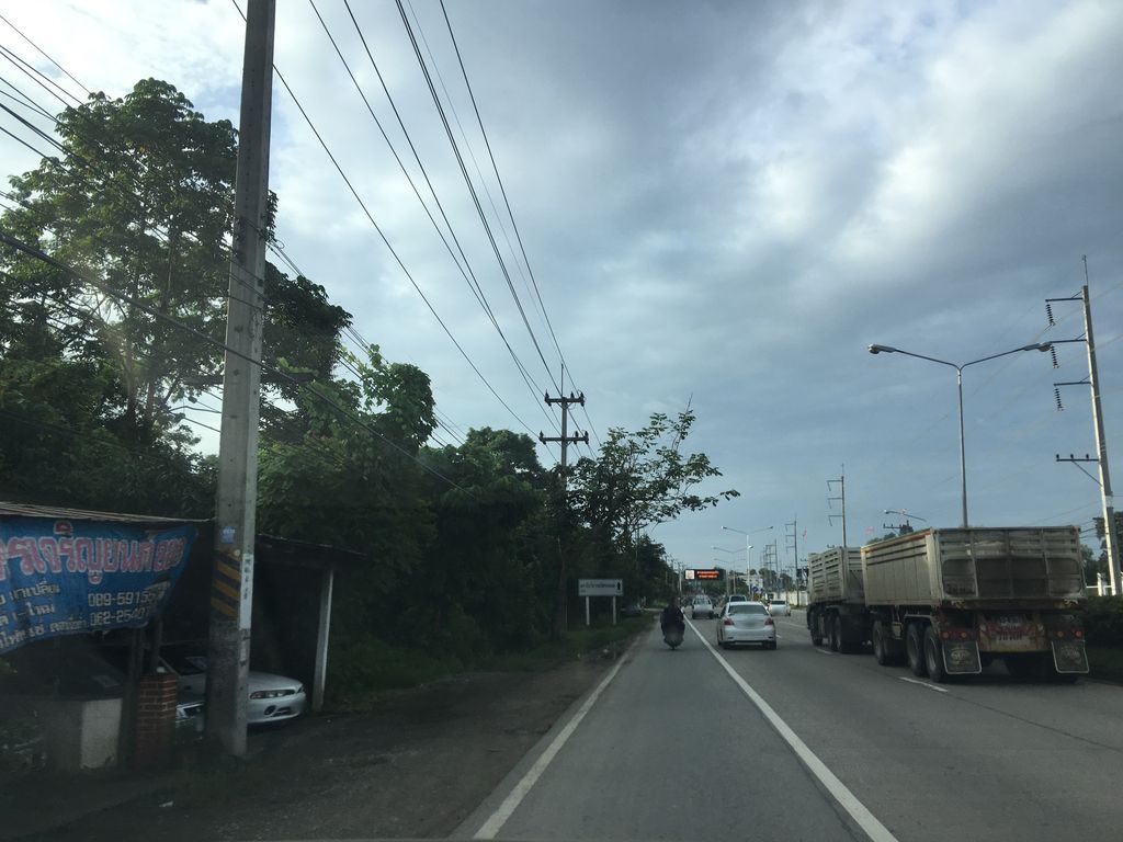 ภาพถนนตรงที่ นครพิงค์งานป้าย ตั้งอยู่ ถ่ายโดย wapriz พ.ศ. 2561 (2018) · A street-level view of where นครพิงค์งานป้าย · Nakhon Ping Nganpai stands, by wapriz in 2561 (2018)