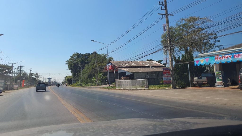 ภาพถนนตรงที่ Sukhum Craft スクンクラフト ตั้งอยู่ ถ่ายโดย jrcarlsen พ.ศ. 2565 (2022) · A street-level view of where Sukhum Craft スクンクラフト stands, by jrcarlsen in 2565 (2022)