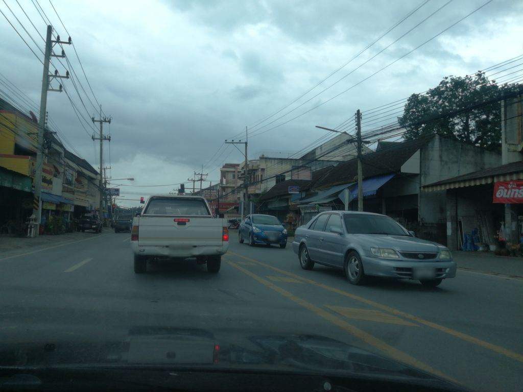 ภาพถนนตรงที่ Cheewa Clinic ตั้งอยู่ ถ่ายโดย chanon พ.ศ. 2561 (2018) · A street-level view of where Cheewa Clinic stands, by chanon in 2561 (2018)