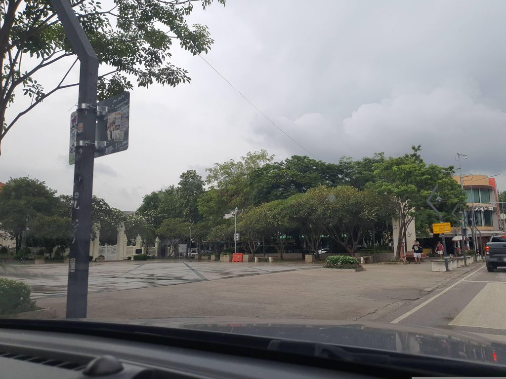 ภาพถนนตรงที่ Doi Chaang Caffe ตั้งอยู่ ถ่ายโดย jrcarlsen พ.ศ. 2566 (2023) · A street-level view of where Doi Chaang Caffe stands, by jrcarlsen in 2566 (2023)