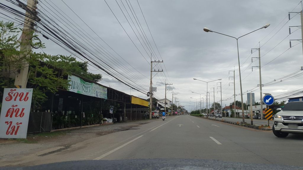 ภาพถนนตรงที่ โตโยต้าเชียงใหม่ สาขาสันป่าตอง อ้อม 0903196224 ตั้งอยู่ ถ่ายโดย jrcarlsen พ.ศ. 2564 (2021) · A street-level view of where โตโยต้าเชียงใหม่ สาขาสันป่าตอง อ้อม 0903196224 · Toyota Chiang Mai Sakha San Pa Tong Om 0903196224 stands, by jrcarlsen in 2564 (2021)