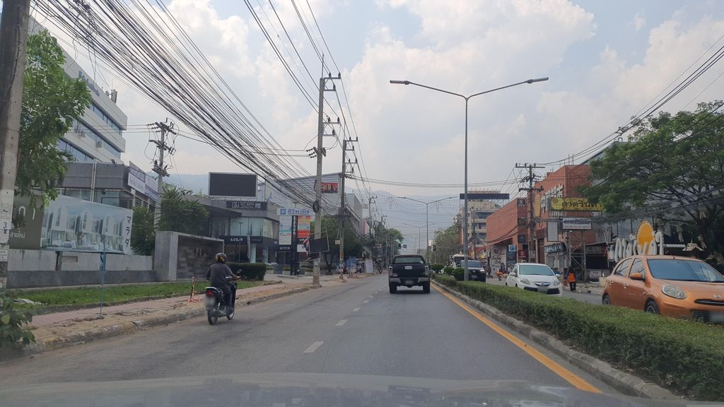 ภาพถนนตรงที่ ฝึกงานต่างประเทศ กรีนการ์ด Internship Trainee ตั้งอยู่ ถ่ายโดย jrcarlsen พ.ศ. 2566 (2023) · A street-level view of where ฝึกงานต่างประเทศ กรีนการ์ด Internship Trainee stands, by jrcarlsen in 2566 (2023)