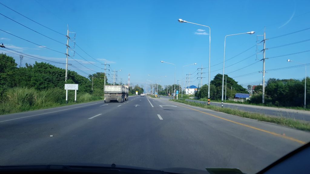 ภาพถนนตรงที่ อู่ตู่ อะไหล่ยนต์ ตั้งอยู่ ถ่ายโดย silamanee พ.ศ. 2561 (2018) · A street-level view of where อู่ตู่ อะไหล่ยนต์ · Utu Alaina stands, by silamanee in 2561 (2018)