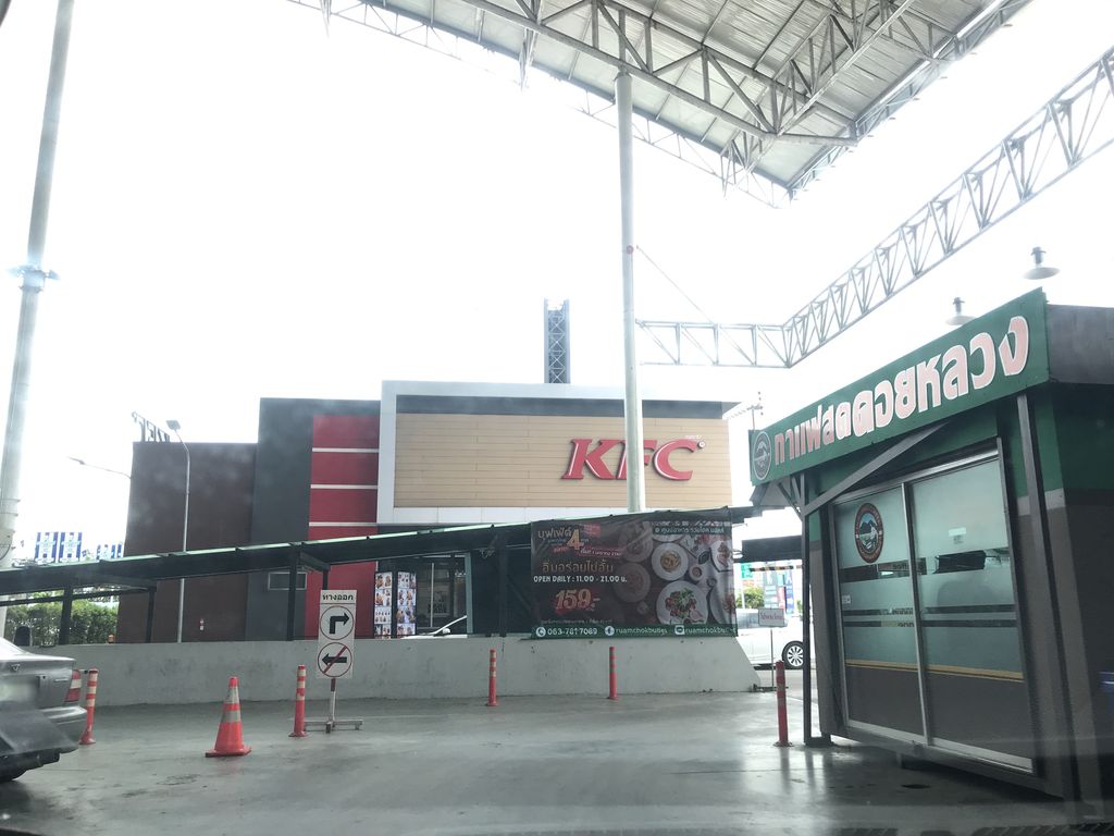 ภาพถนนตรงที่ Paoger CNX ตั้งอยู่ ถ่ายโดย prasert พ.ศ. 2561 (2018) · A street-level view of where Paoger CNX stands, by prasert in 2561 (2018)