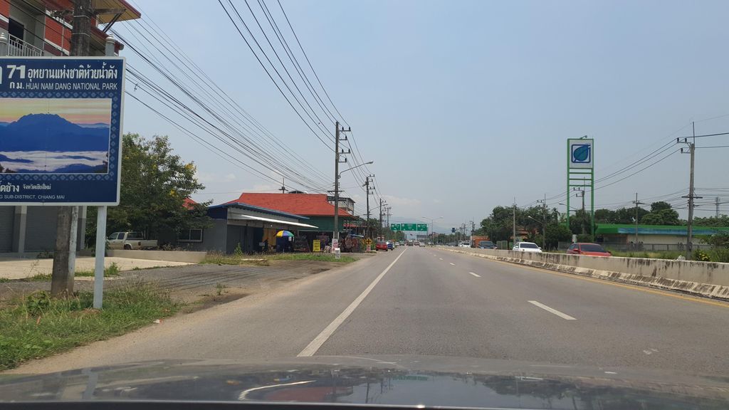 ภาพถนนตรงที่ บายพาส วัสดุภัณฑ์ ตั้งอยู่ ถ่ายโดย jrcarlsen พ.ศ. 2565 (2022) · A street-level view of where บายพาส วัสดุภัณฑ์ · Baiphat Watduphan stands, by jrcarlsen in 2565 (2022)