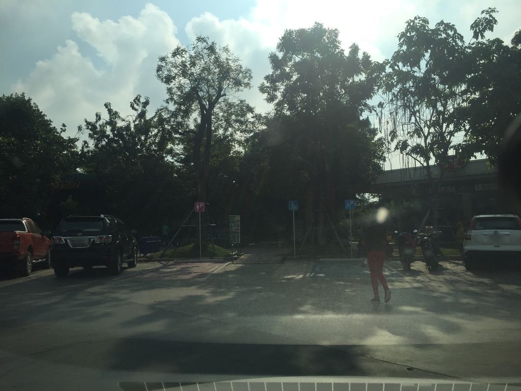 ภาพถนนตรงที่ Solao Express ตั้งอยู่ ถ่ายโดย kyoko พ.ศ. 2561 (2018) · A street-level view of where Solao Express stands, by kyoko in 2561 (2018)