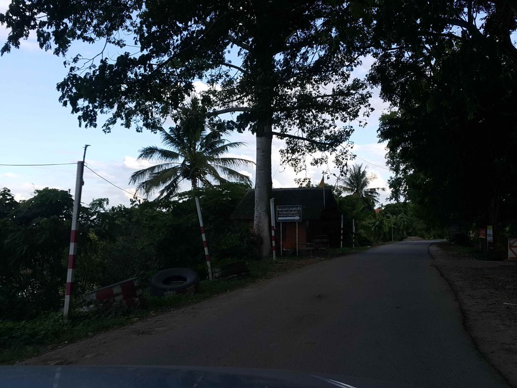 ภาพถนนตรงที่ สวนนา หน้าวัด ตั้งอยู่ ถ่ายโดย jrcarlsen พ.ศ. 2558 (2015) · A street-level view of where สวนนา หน้าวัด · Na Naoda Garden stands, by jrcarlsen in 2558 (2015)
