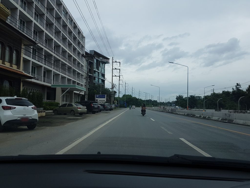 ภาพถนนตรงที่ Noor Cafe and Restaurant ตั้งอยู่ ถ่ายโดย ekkarin พ.ศ. 2561 (2018) · A street-level view of where Noor Cafe and Restaurant stands, by ekkarin in 2561 (2018)