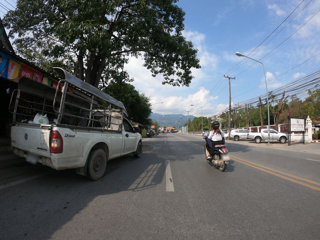ภาพถนนตรงที่ ช้างเผือกโภชนา พศ.2568 ตั้งอยู่ ถ่ายโดย chanuwath_grab พ.ศ. 2562 (2019) · A street-level view of where ช้างเผือกโภชนา พศ.2568 · Chang Phueak Photna Phot.2568 stands, by chanuwath_grab in 2562 (2019)