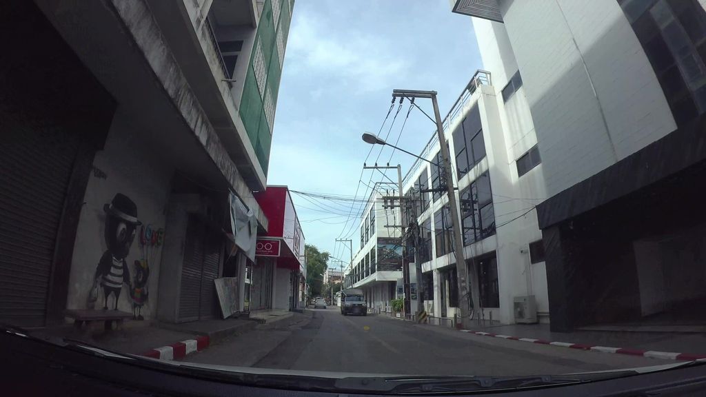 ภาพถนนตรงที่ Sawasdee You Art and Street Food ตั้งอยู่ ถ่ายโดย kaart_3 พ.ศ. 2562 (2019) · A street-level view of where Sawasdee You Art and Street Food stands, by kaart_3 in 2562 (2019)