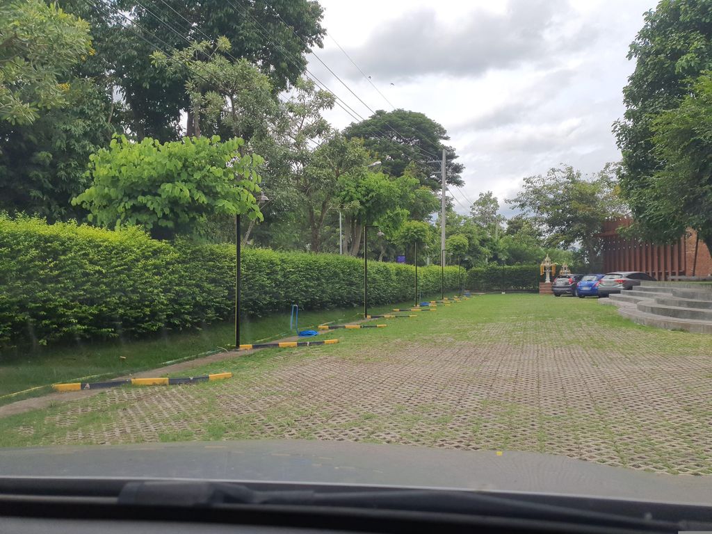 ภาพถนนตรงที่ ศรีดา การ์เด้นโฮม ตั้งอยู่ ถ่ายโดย jrcarlsen พ.ศ. 2566 (2023) · A street-level view of where ศรีดา การ์เด้นโฮม · Sida Garden Home stands, by jrcarlsen in 2566 (2023)