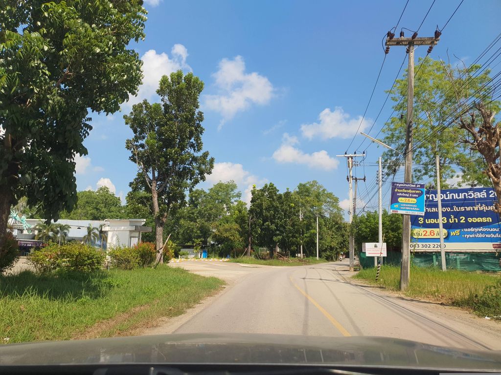 ภาพถนนตรงที่ TIME TO PLAY Cafe and playground Chiang Mai ตั้งอยู่ ถ่ายโดย jrcarlsen พ.ศ. 2566 (2023) · A street-level view of where TIME TO PLAY Cafe and playground Chiang Mai stands, by jrcarlsen in 2566 (2023)