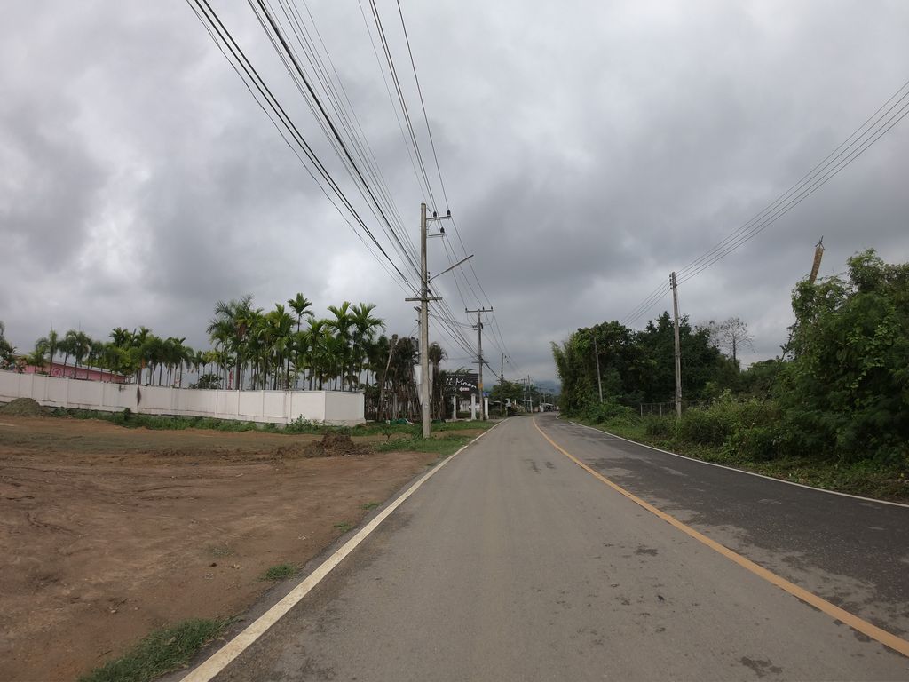 ภาพถนนตรงที่ เงาวาวคาร์แคร์ ตั้งอยู่ ถ่ายโดย chanuwath_grab พ.ศ. 2562 (2019) · A street-level view of where เงาวาวคาร์แคร์ · Ngao Wao Car Care stands, by chanuwath_grab in 2562 (2019)