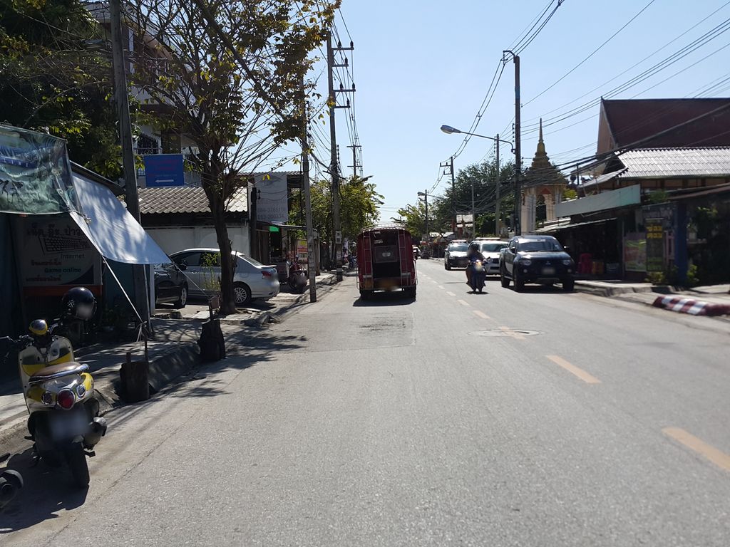 ภาพถนนตรงที่ Cloud Hostel ตั้งอยู่ ถ่ายโดย jrcarlsen พ.ศ. 2558 (2015) · A street-level view of where Cloud Hostel stands, by jrcarlsen in 2558 (2015)