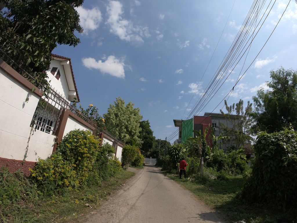 ภาพถนนตรงที่ Studio 7 ตั้งอยู่ ถ่ายโดย chanuwath_grab พ.ศ. 2562 (2019) · A street-level view of where Studio 7 stands, by chanuwath_grab in 2562 (2019)