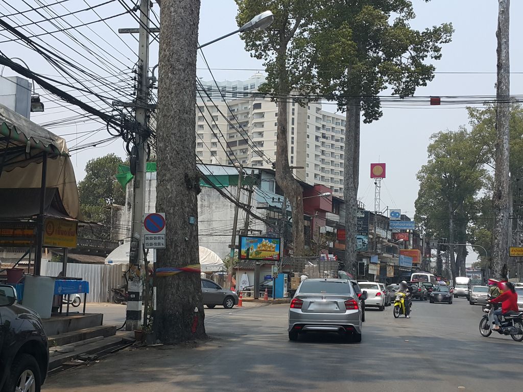 ภาพถนนตรงที่ Tan Coffee CM ตั้งอยู่ ถ่ายโดย jrcarlsen พ.ศ. 2559 (2016) · A street-level view of where Tan Coffee CM stands, by jrcarlsen in 2559 (2016)