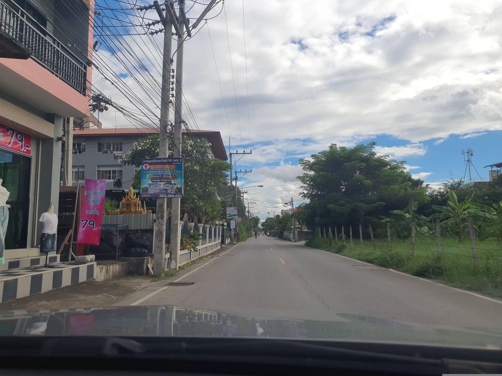ภาพถนนตรงที่ ร้าน ตีน หน้า ม. ตั้งอยู่ ถ่ายโดย jrcarlsen พ.ศ. 2566 (2023) · A street-level view of where ร้าน ตีน หน้า ม. · Ran Tin Na m. stands, by jrcarlsen in 2566 (2023)