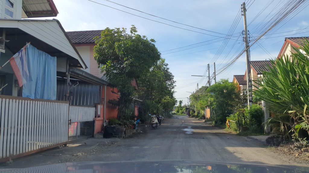 ภาพถนนตรงที่ iFantasy Motel ตั้งอยู่ ถ่ายโดย jrcarlsen พ.ศ. 2565 (2022) · A street-level view of where iFantasy Motel stands, by jrcarlsen in 2565 (2022)