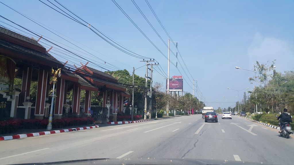 ภาพถนนตรงที่ Big Joint - 420 CNX - MAEJO ตั้งอยู่ ถ่ายโดย jrcarlsen พ.ศ. 2562 (2019) · A street-level view of where Big Joint - 420 CNX - MAEJO stands, by jrcarlsen in 2562 (2019)