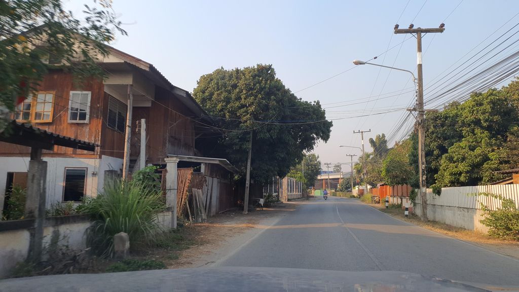 ภาพถนนตรงที่ Good Hair Beauty Salon-กู๊ดแฮร์ ร้านพี่กำไล ตั้งอยู่ ถ่ายโดย jrcarlsen พ.ศ. 2566 (2023) · A street-level view of where Good Hair Beauty Salon-กู๊ดแฮร์ ร้านพี่กำไล stands, by jrcarlsen in 2566 (2023)