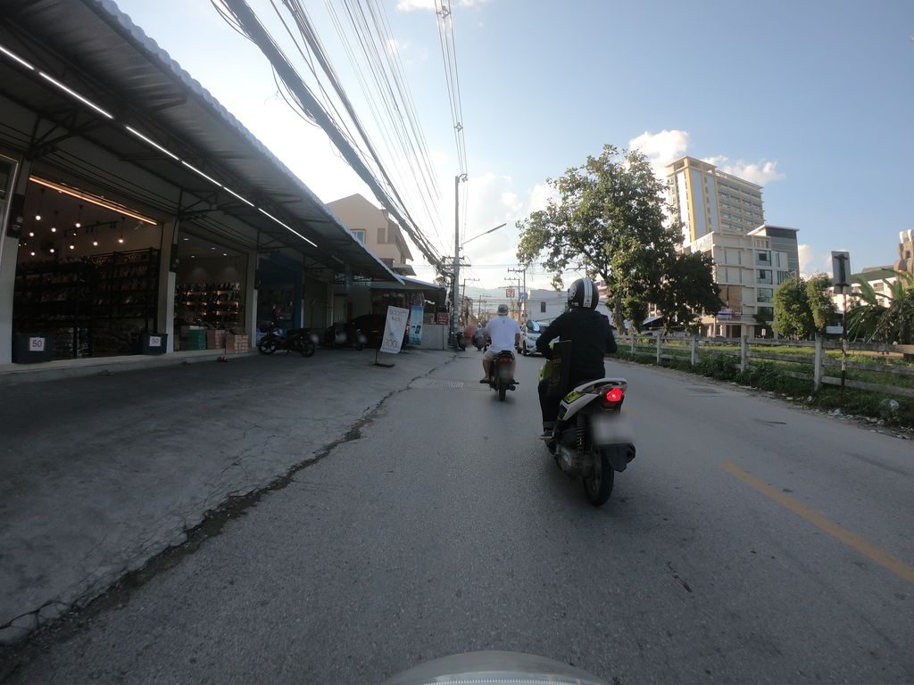 ภาพถนนตรงที่ ถนอมหัว สาขาราชภัฏเชียงใหม่ ตั้งอยู่ ถ่ายโดย chanuwath_grab พ.ศ. 2562 (2019) · A street-level view of where ถนอมหัว สาขาราชภัฏเชียงใหม่ · Thanomhua Sakha Ratchaphat Chiang Mai stands, by chanuwath_grab in 2562 (2019)