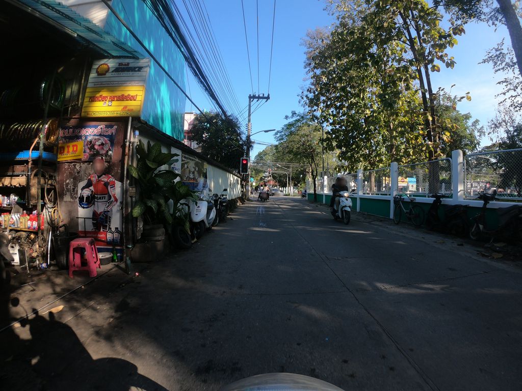 ภาพถนนตรงที่ Beloftel in town ตั้งอยู่ ถ่ายโดย chanuwath_grab พ.ศ. 2562 (2019) · A street-level view of where Beloftel in town stands, by chanuwath_grab in 2562 (2019)