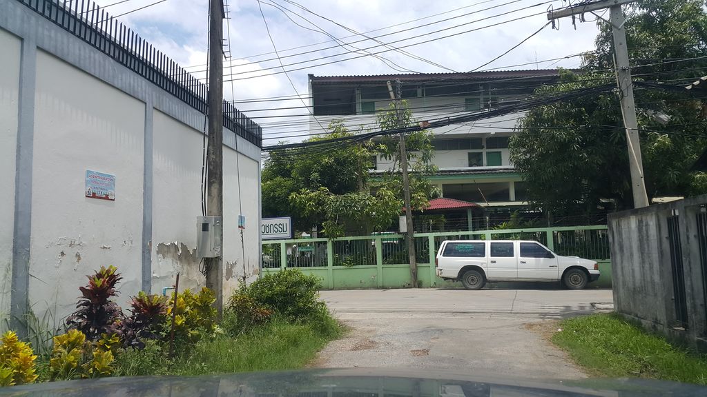 ภาพถนนตรงที่ At Taqwa Mosque ตั้งอยู่ ถ่ายโดย jrcarlsen พ.ศ. 2560 (2017) · A street-level view of where At Taqwa Mosque stands, by jrcarlsen in 2560 (2017)