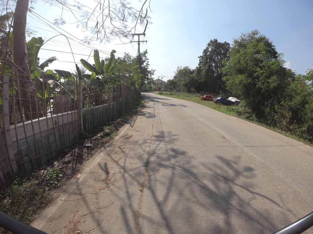 ภาพถนนตรงที่ สายพิณนวดไทย ตั้งอยู่ ถ่ายโดย chanuwath_grab พ.ศ. 2562 (2019) · A street-level view of where สายพิณนวดไทย · Saiphinnuatthai stands, by chanuwath_grab in 2562 (2019)