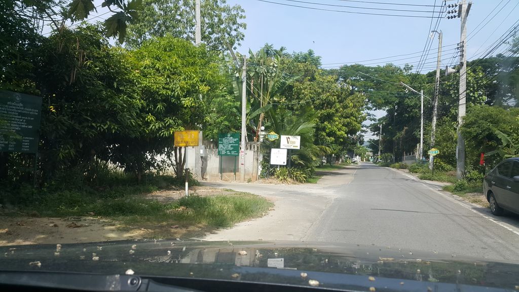 ภาพถนนตรงที่ ราชาปิ้งย่าง หม่าล่า ตั้งอยู่ ถ่ายโดย jrcarlsen พ.ศ. 2562 (2019) · A street-level view of where ราชาปิ้งย่าง หม่าล่า · Rachapingyang Mala stands, by jrcarlsen in 2562 (2019)