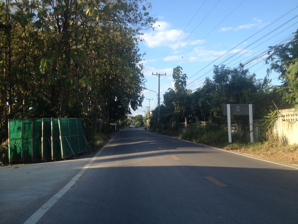 ภาพถนนตรงที่ ร้านส.วัสดุภัณฑ์ ตั้งอยู่ ถ่ายโดย jimwatana พ.ศ. 2558 (2015) · A street-level view of where ร้านส.วัสดุภัณฑ์ · Ran Sa.watduphan stands, by jimwatana in 2558 (2015)
